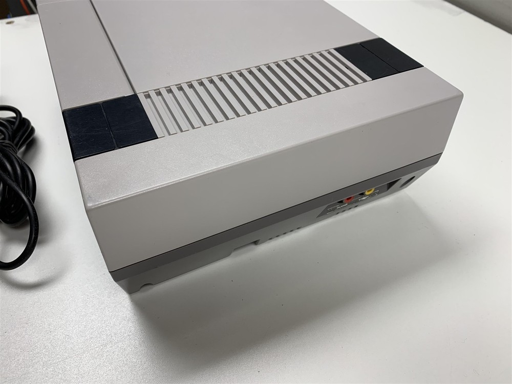 Nintendo NES Console Bundle Excellent Refurbished OEM Controller