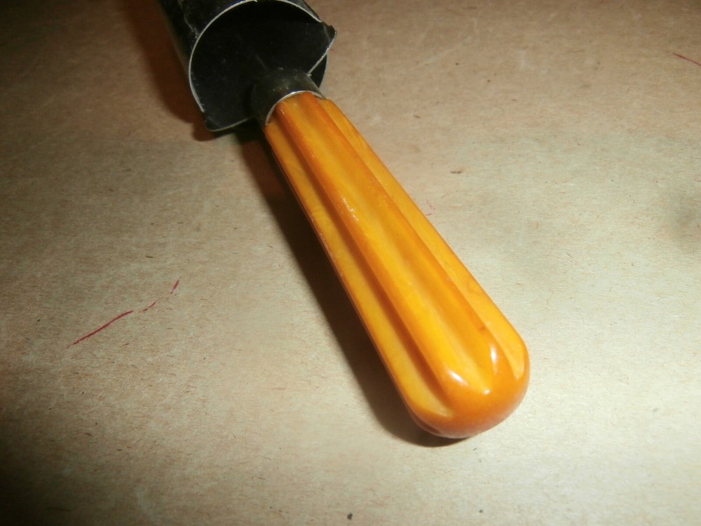 Vintage Bakelite Butterscotch Ribbed Handle Wizard Corer Cutter Kitchen Tool