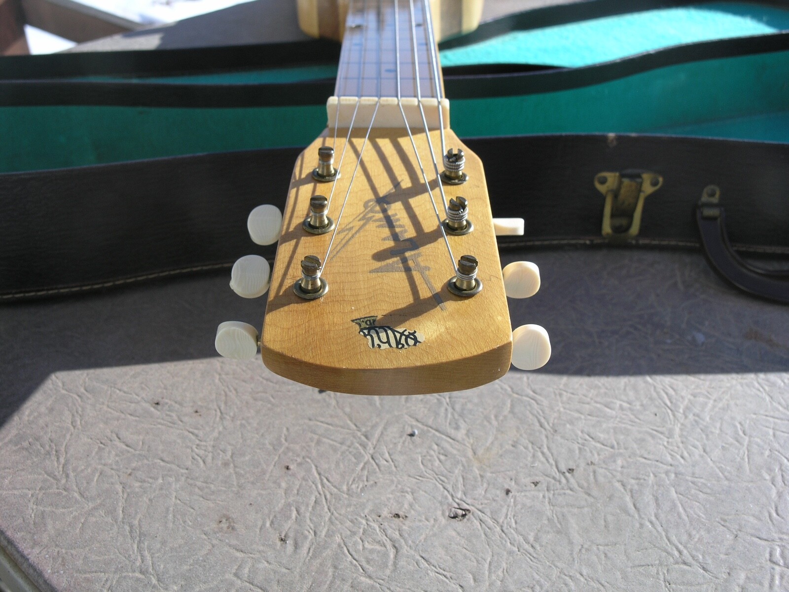 c.1950 ALAMO EMBASSY LAP STEEL GUITAR & Original HARD CASE