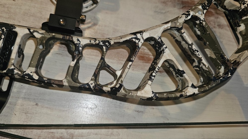 Prime RVX + 32 compound bow 70 lb. Right hand