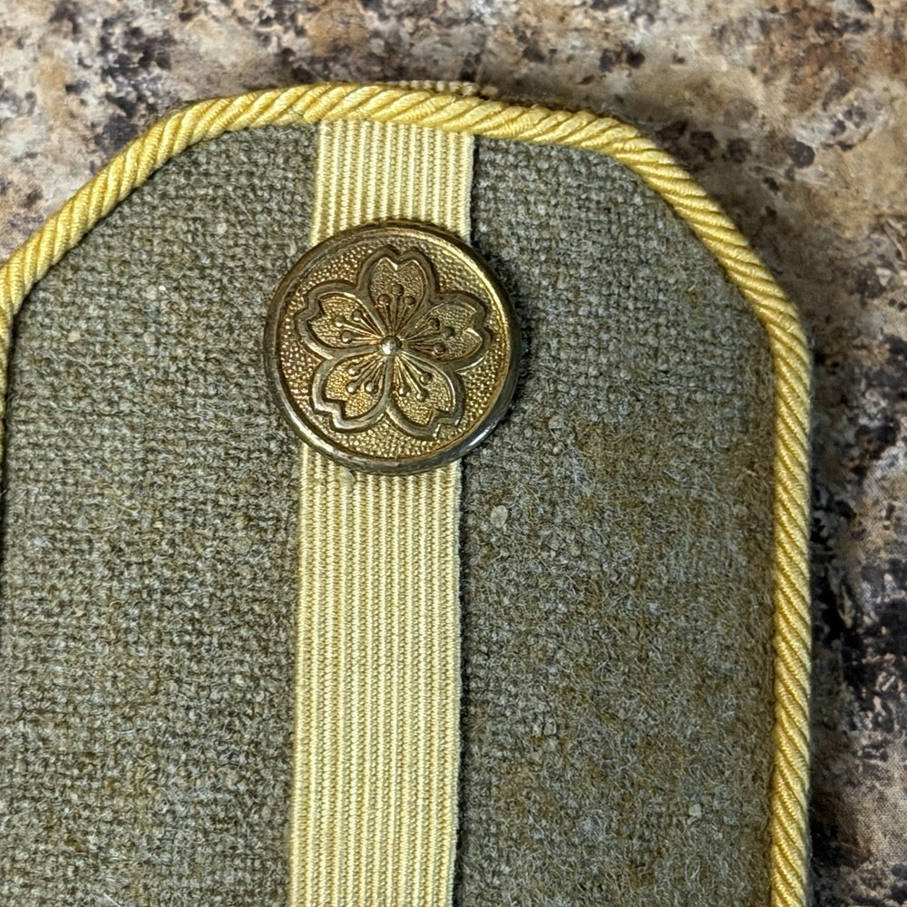 SINGLE JAPANESE WW ll SHOULDER BOARD