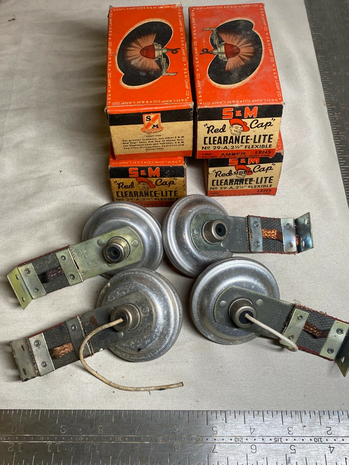 NOS VEHICLE CLEARANCE LIGHTS S AND M RED CAPS AMBER LENSE 4 TOTAL ACCESSORY