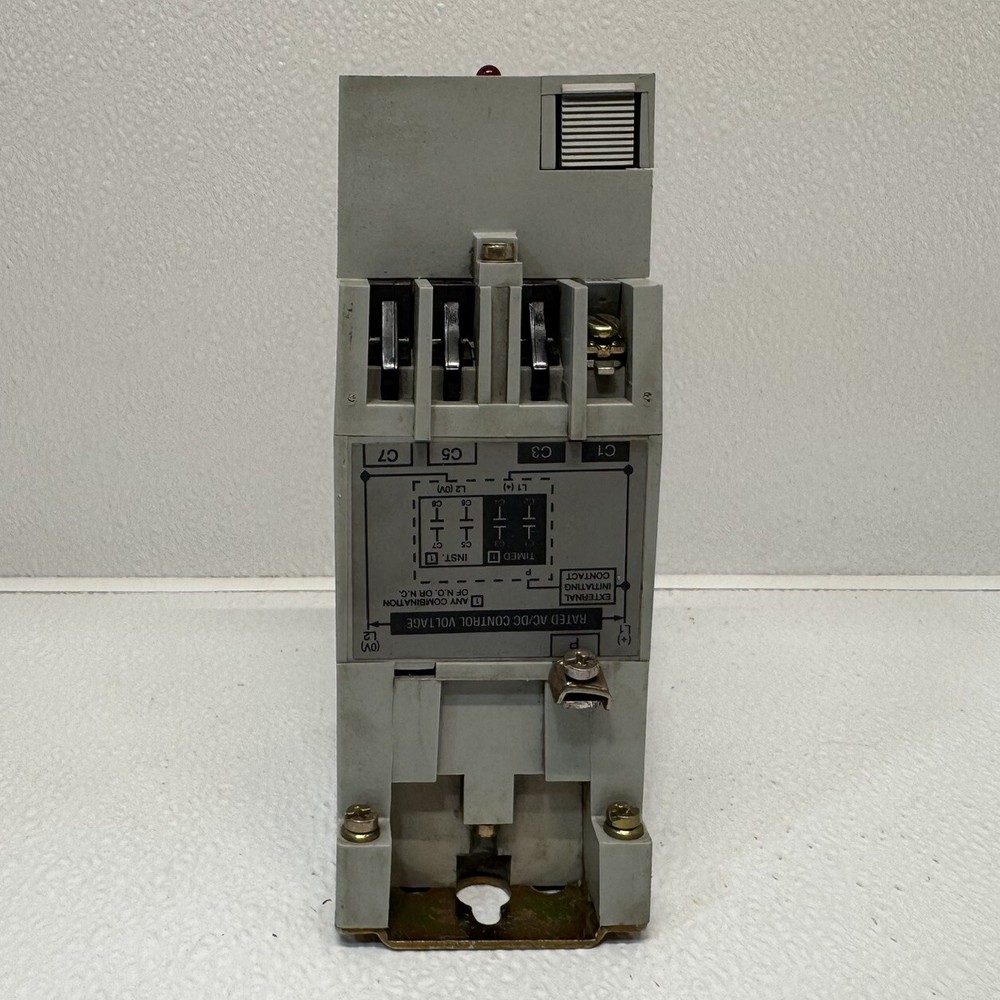 Allen Bradley 700-RTC00100U24 Ser. A Solid State Adjustable Timing Relay