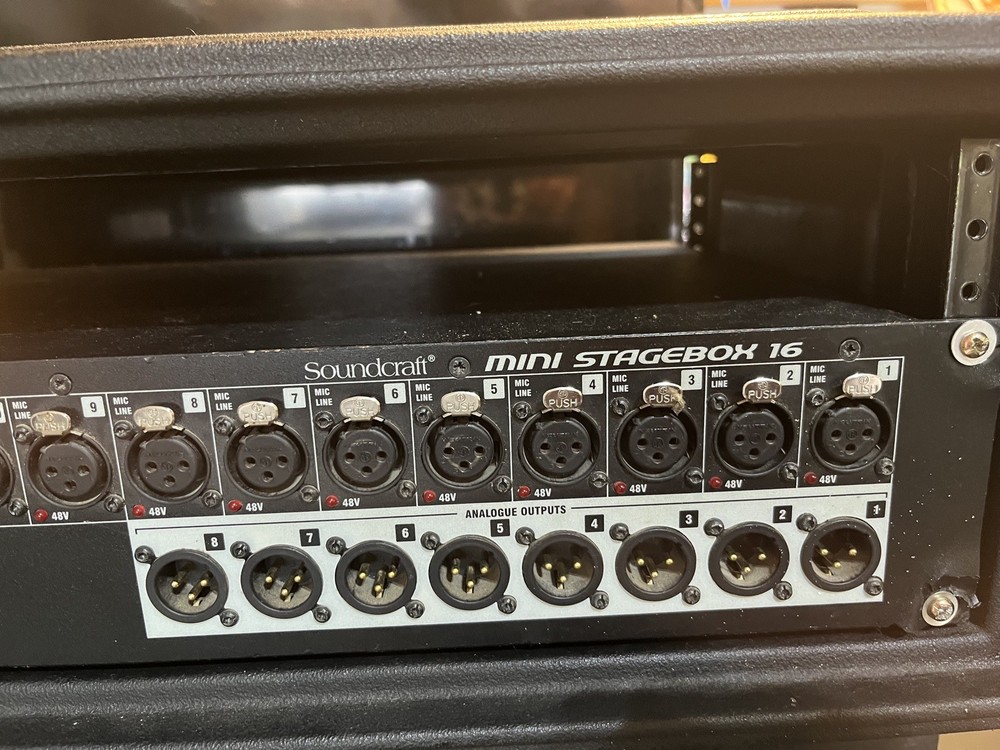 Soundcraft Mini Stagebox 16 with SKB Rack