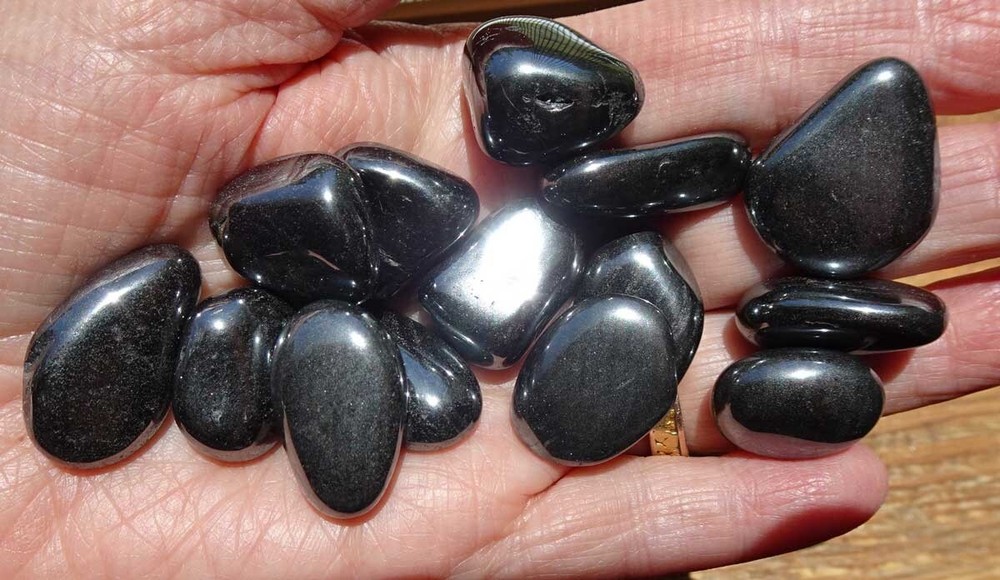 Hematite - 14 Tumbled Stones rt422b