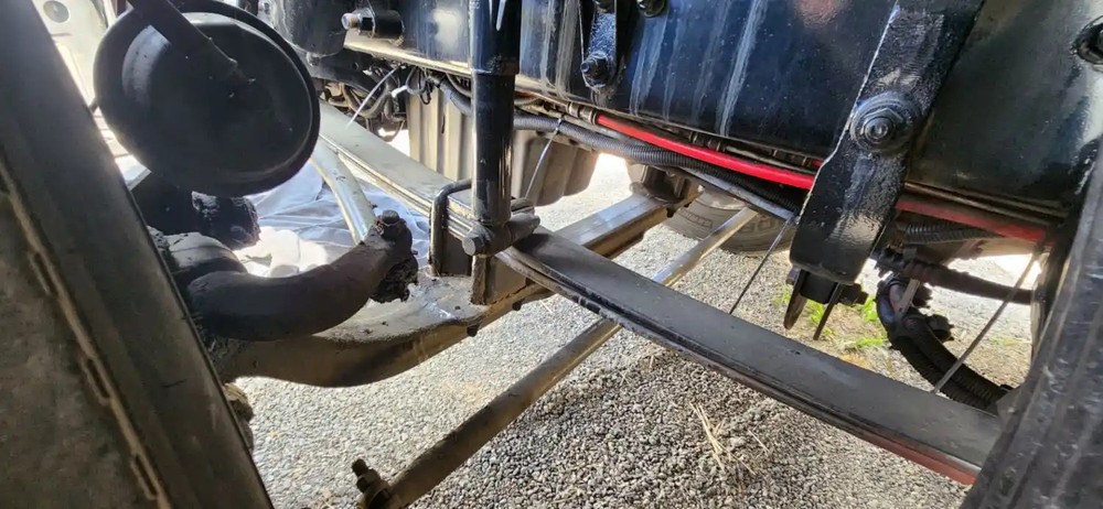 (Used) 2015 Freightliner Cascadia 113, FRONT LEAF SPRINGS Front Leaf & Springs