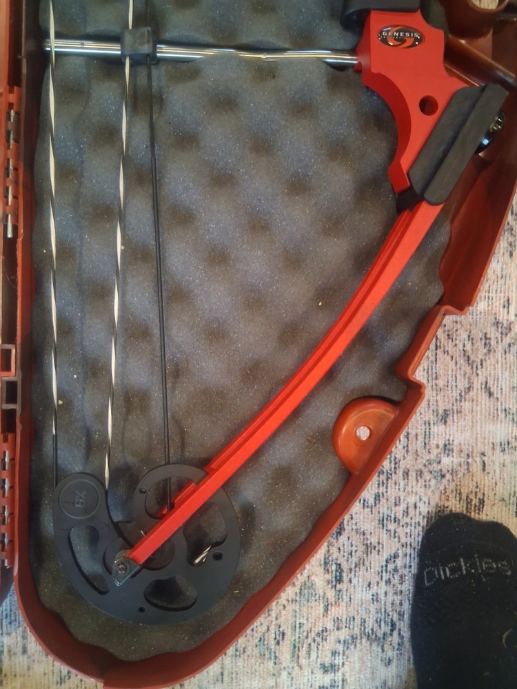 Genisis Bow and Arrow set w/Case Left Handed with Arrows
