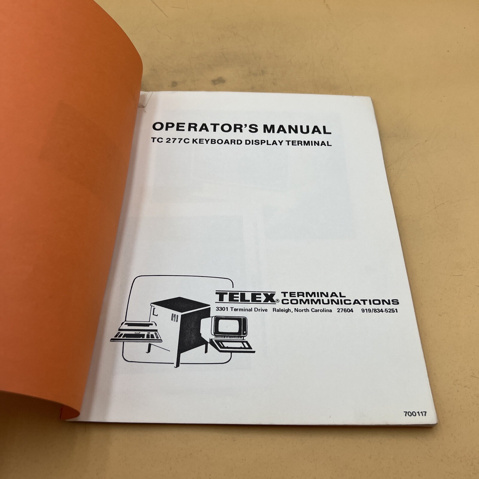 Telex Terminal Communications TC 277C Keyboard Display Terminal Operators Manual