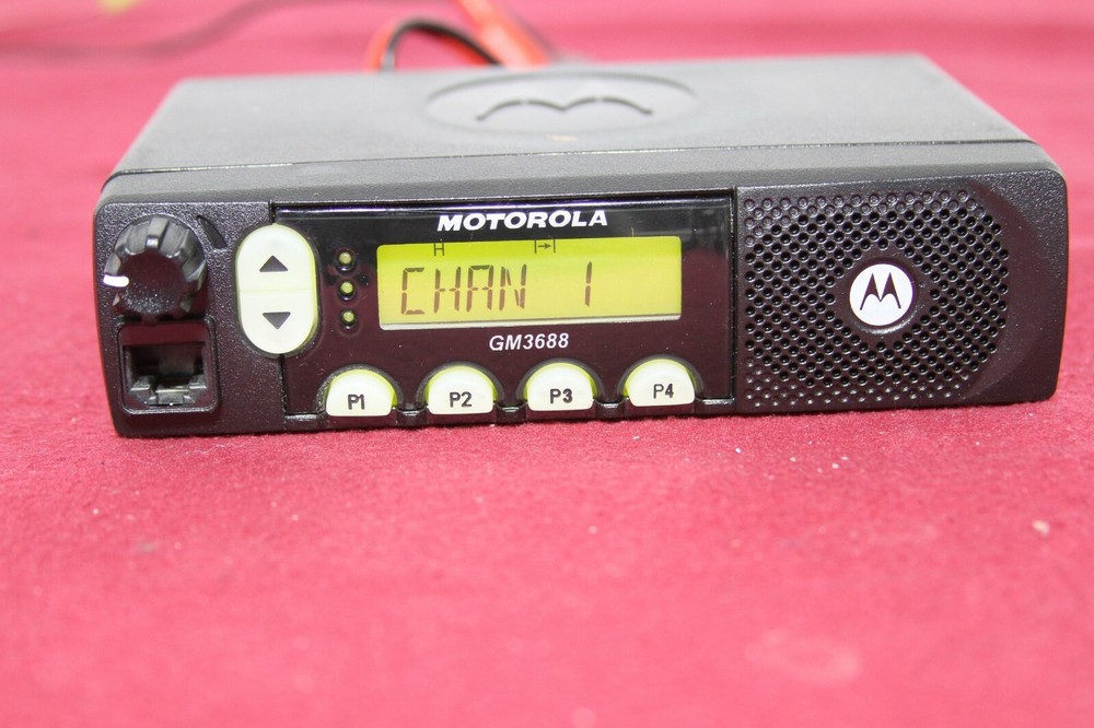 MOTOROLA GM3688 Radio Model : AZM50RNF9AA2 New in box