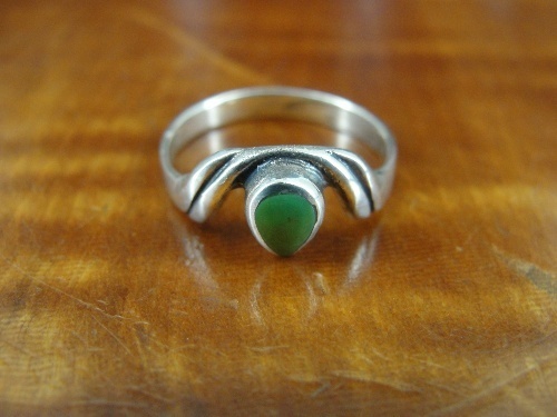 Green Stone Teardrop Shap Sterling Silver 925 Ring Size 5 1/4