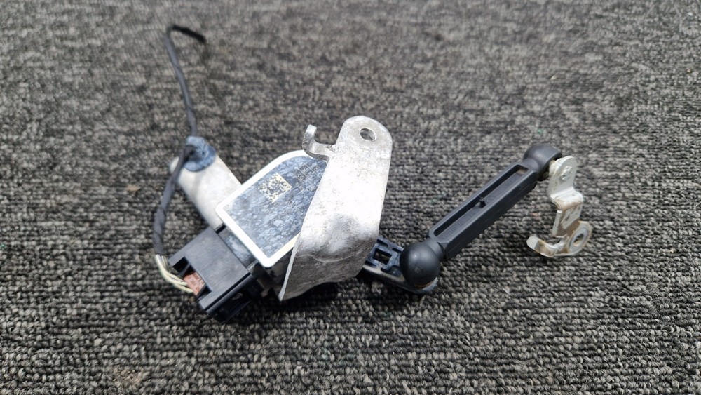 BMW 5 SERIES G30 G31 REAR HEADLIGHT HEIGHT LEVEL SENSOR 2959574