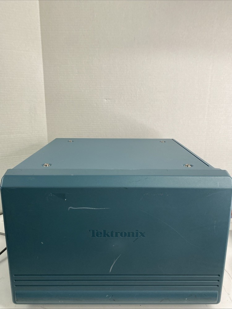 TEKTRONIX TLA7012 LOGIC ANALYZER TOUCH SCREEN with Cover Untested