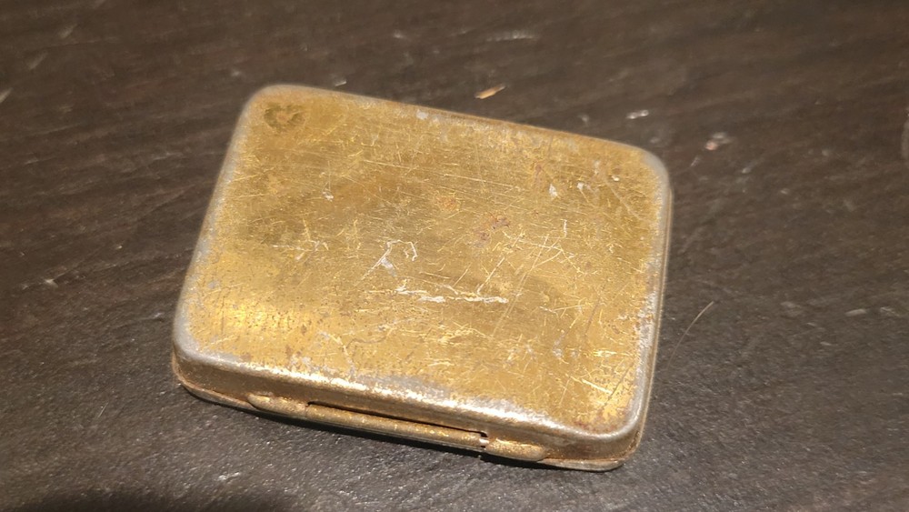 gramophone phonograph needle tin, Britain's Best Nita, Some Needles Dented