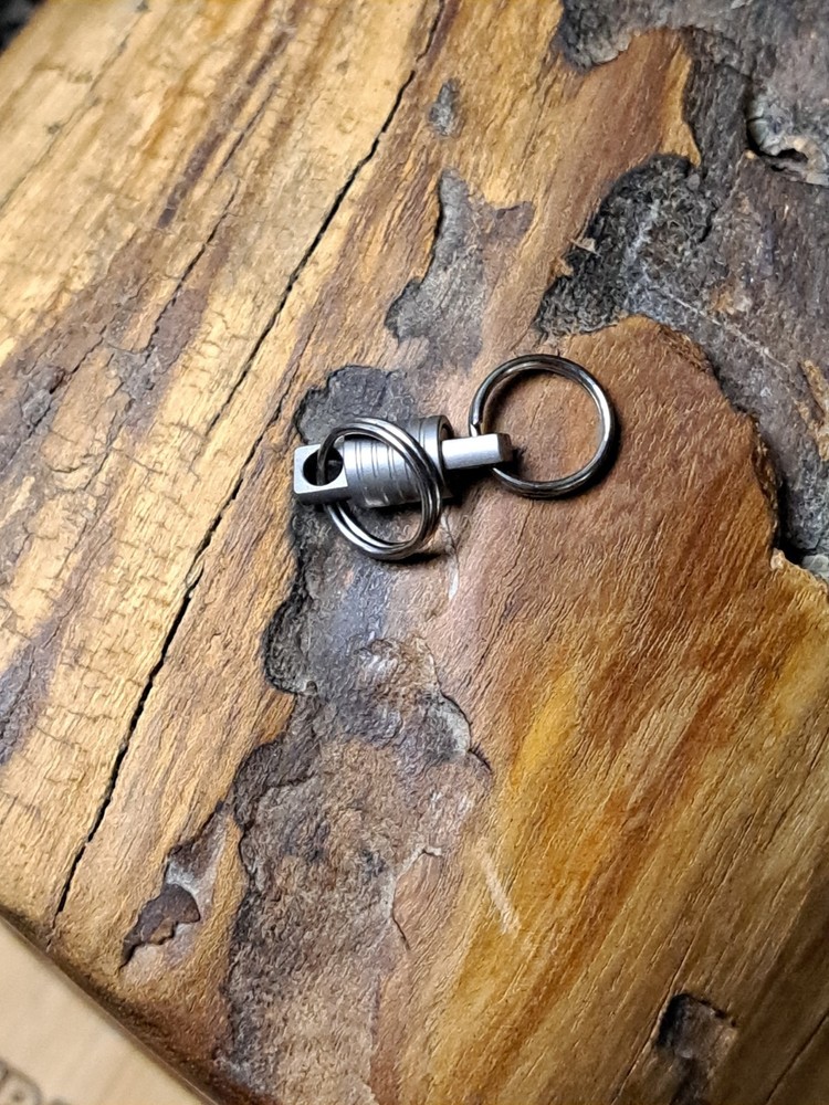 Pro Super Mini Series Titanium Swivel With 12mm Titanium Keyrings