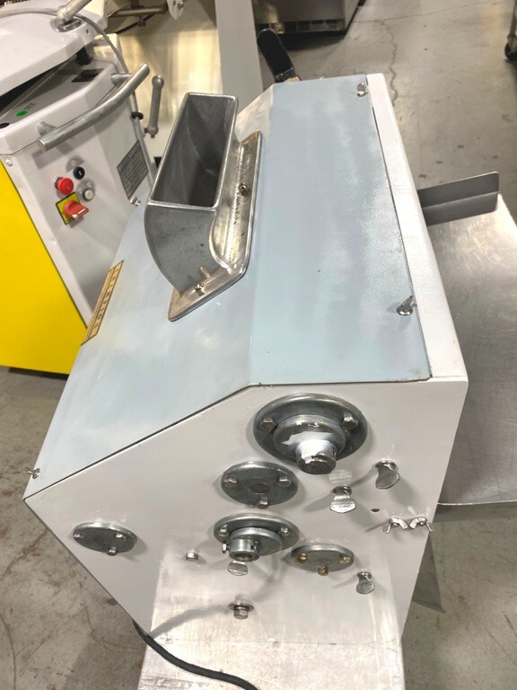 Dough Roller Sheeter/Pizza Acme R-11 / 20" Countertop /4 Roller /2 steps