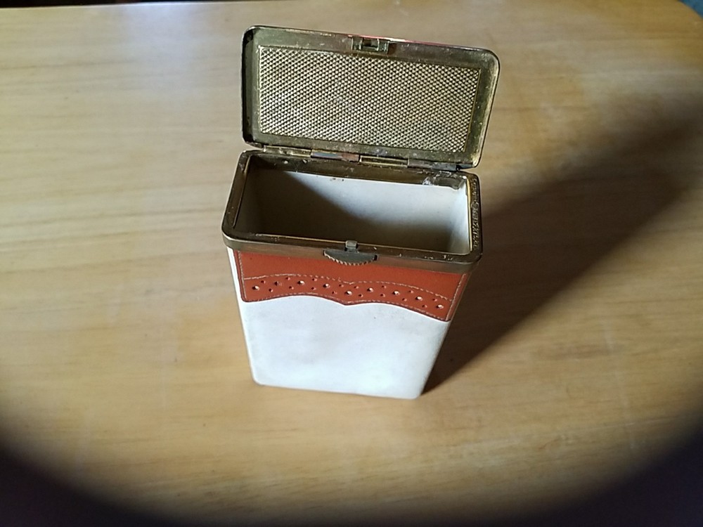 Vintage Princess Gardner Retro Cigarette Case