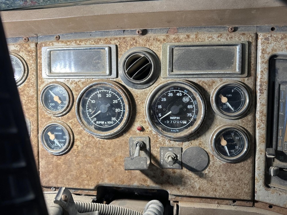 Ford LTA9000 Speedometer Instrument Cluster - Used