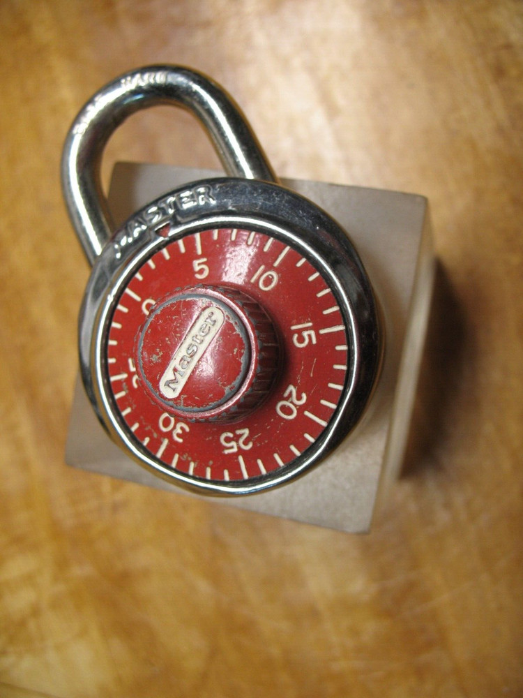 MASTER COMBINATION PADLOCK  RED DAIL  910494  VINTAGE USA NO COMBO