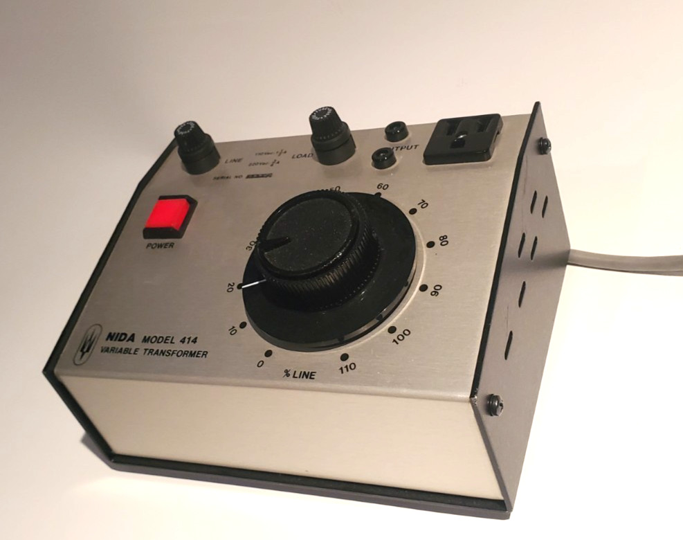NIDA Model 414 Variable Transformer - 110VAC: 1.5A, 220VAC: 750mA
