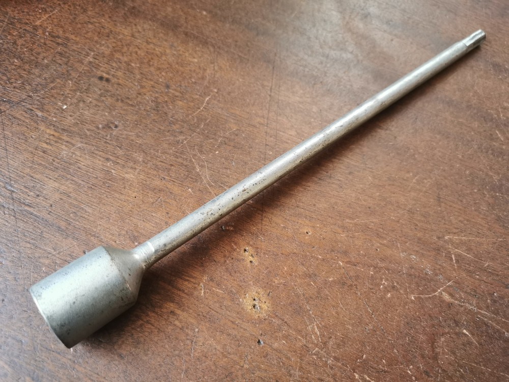 Vintage extension bar, possibly for car jack etc. no makers name.