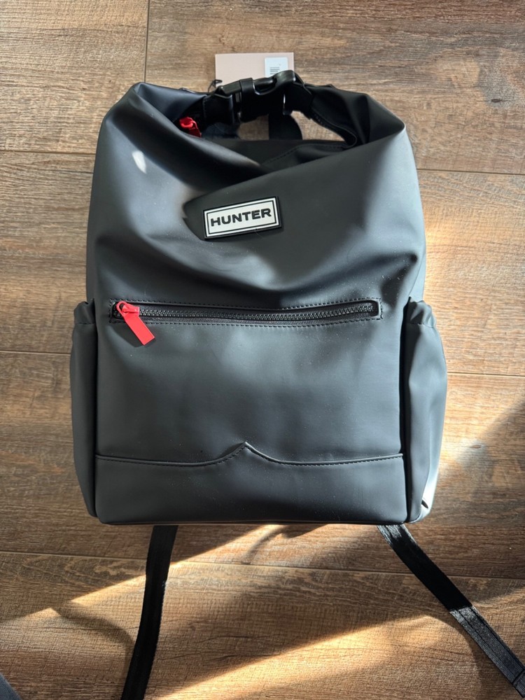 HUNTER Top Clip Backpack Smooth Black with Red Zipper