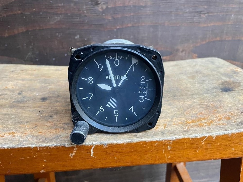 Altimeter by United Instruments