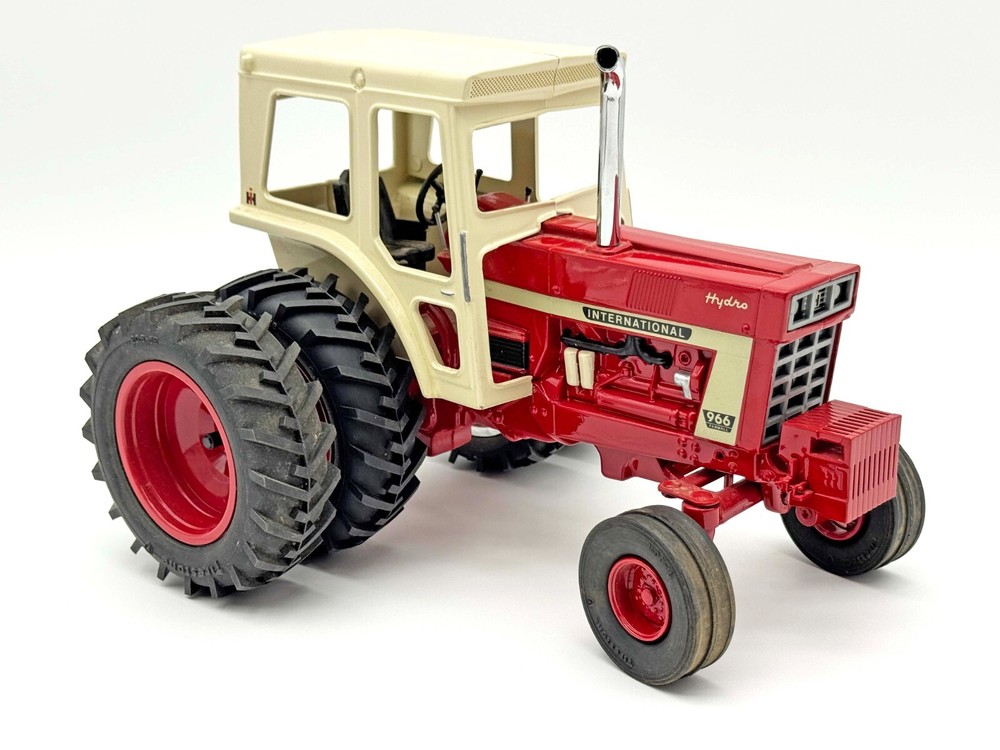 1/16 International 966 Hydro w/ Cab Custom