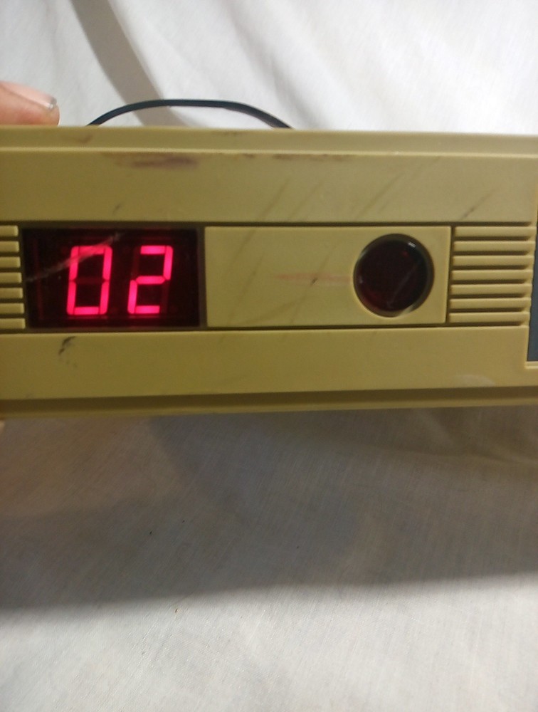 Universal V-1000 Wireless Remote Control TV-Cable Channel Tuner - Preowned