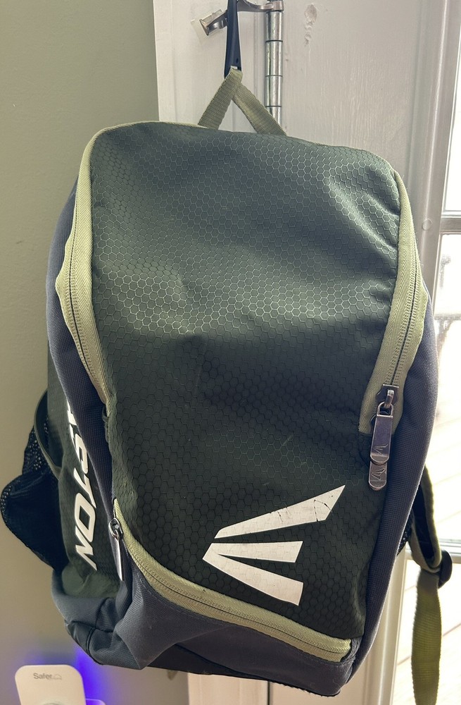 Easton Youth Bat Bag—Approximate Dimensions 17x12x7 Inches
