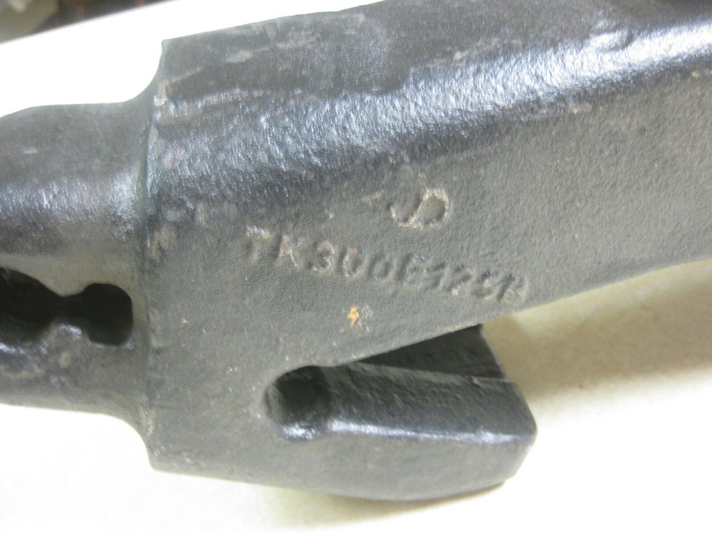 John Deere Bucket Tooth Adapter TK300E125B - Bolt On