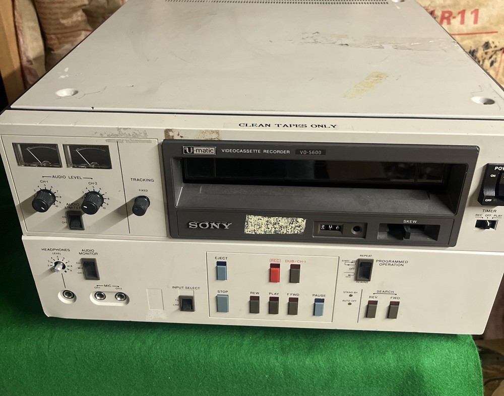 Sony Videocassette Recorder U-matric VO-5600 Untested. No Power.