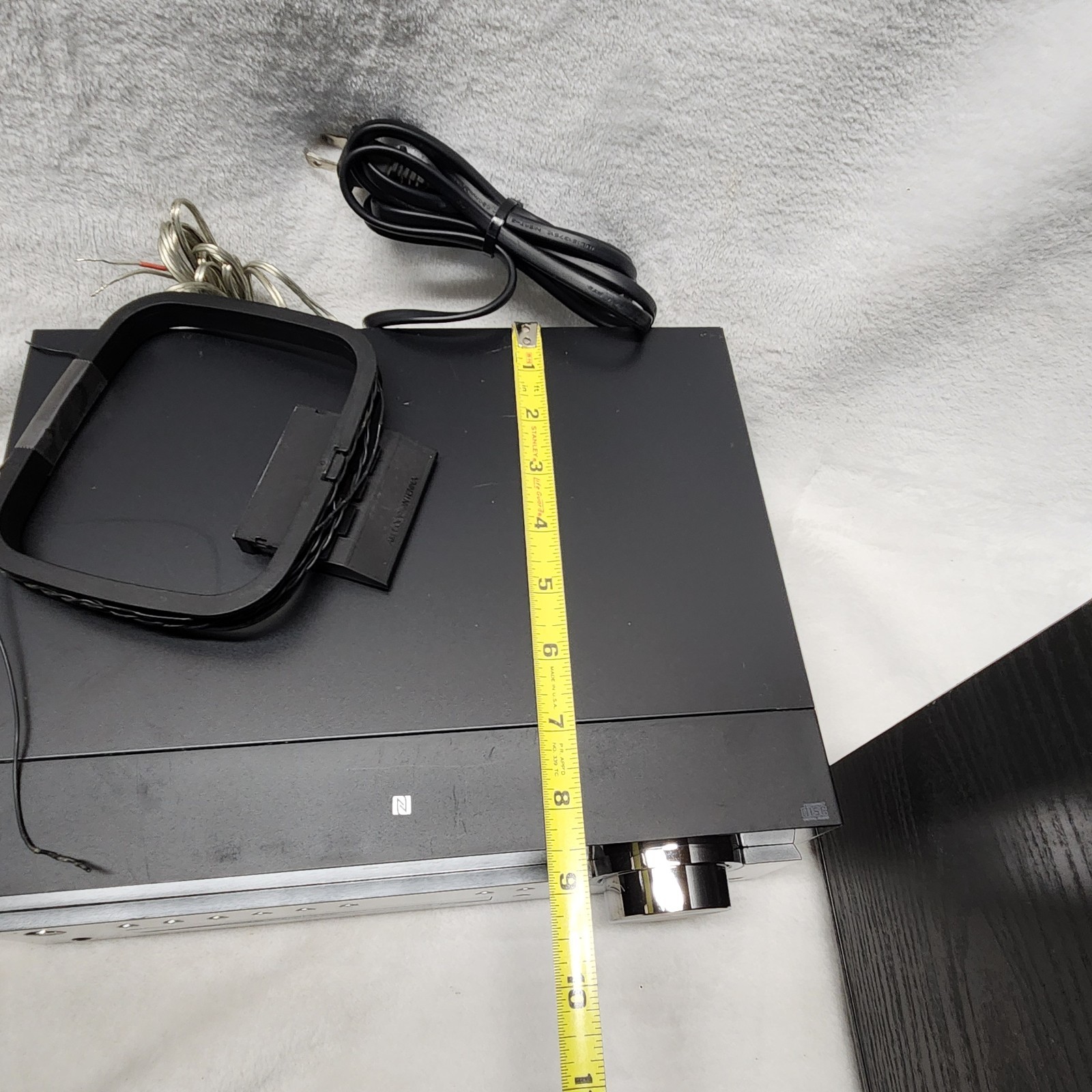 Sony CMT-SBT100 Stereo Sound System With Speakers CD/Radio/Bluetooth Works Great