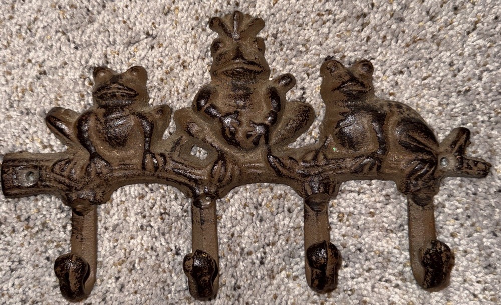 Vtg Cast Iron 3 Frog Wall Hook Rack 4 Hooks Rustic Garden Cottage Decor