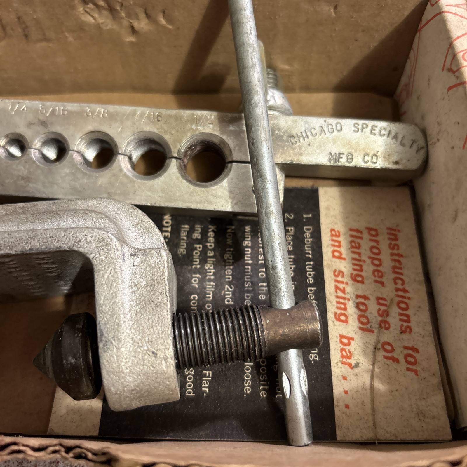 VINTAGE CHICAGO SPECIALTY MFG CO FLARING TOOL #3702 (FROM 3/16 TO 1/2" )