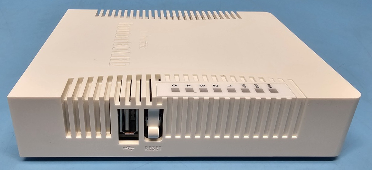 New, MikroTik RB960PGS RouterBoard Hex Poe 5 Port Gigabit Ethernet Router.