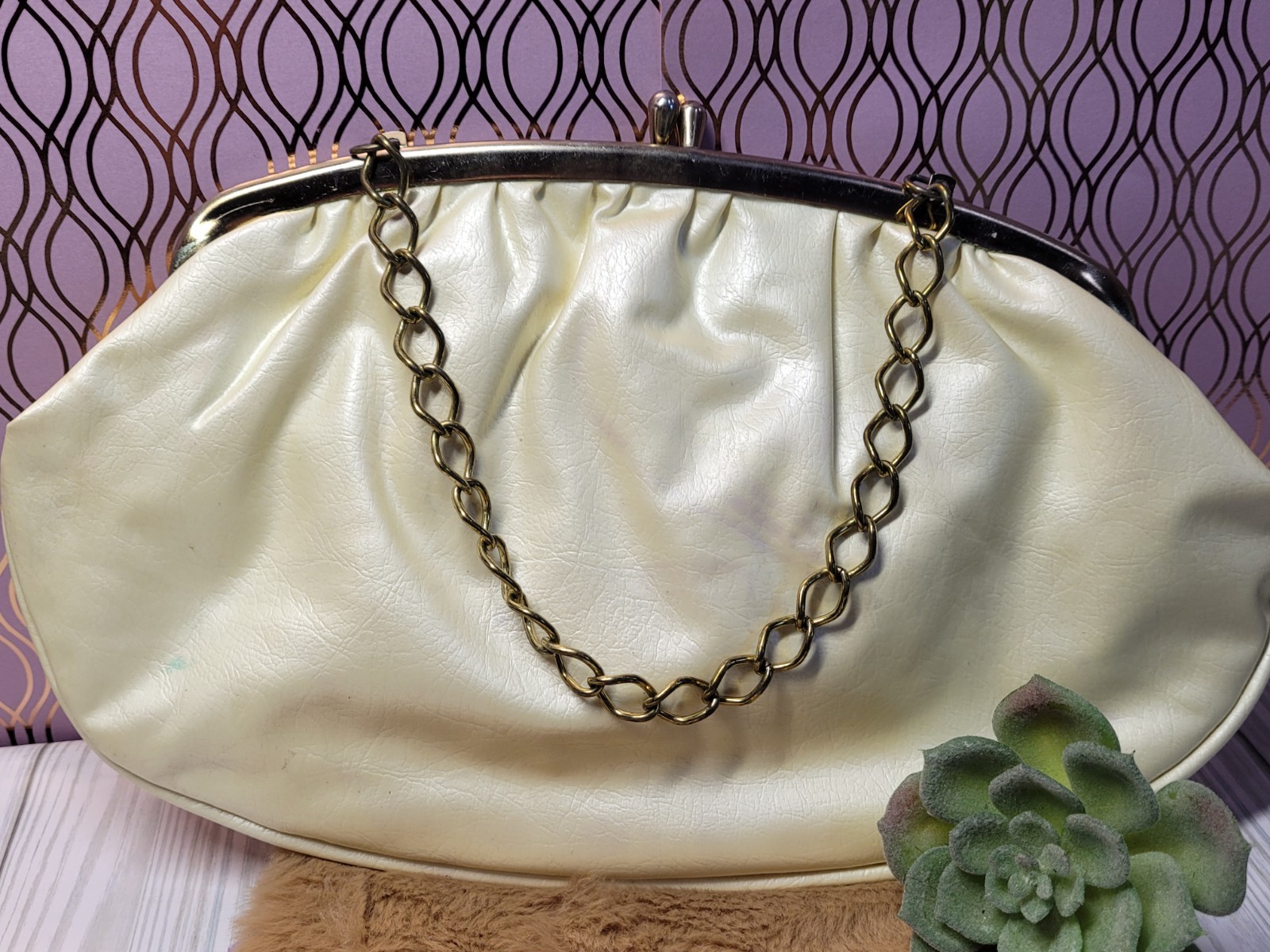 Vintage 1950s 1960s Cream Satin Clutch Purse Gold Chain Kiss Lock