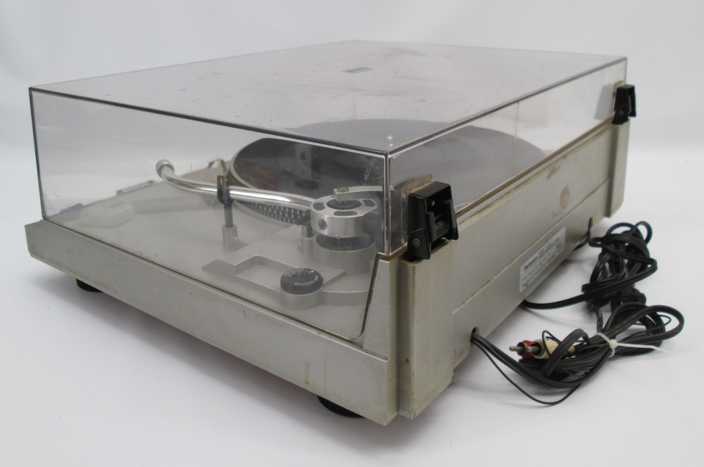 Technics SL-235 Belt Drive Frequency-Servo Automatic Turntable Record Player