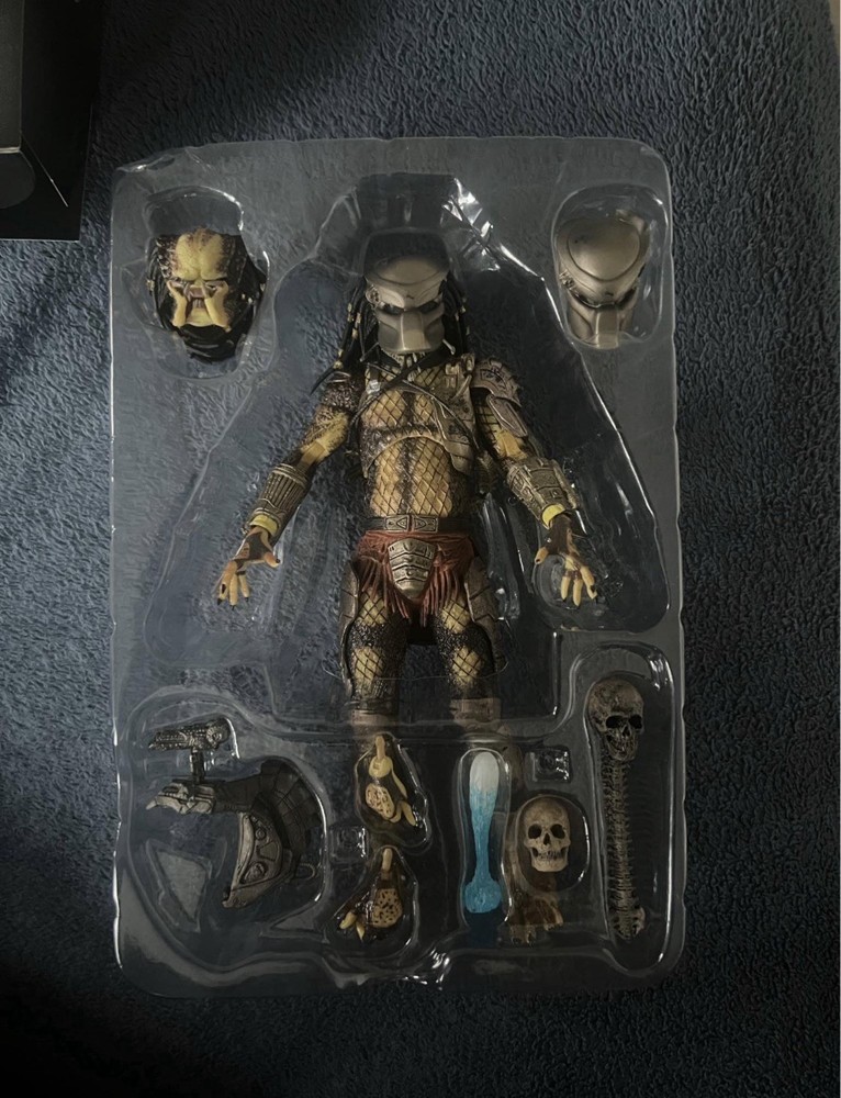 Predator Jungle Hunter Action Figure with Accessories