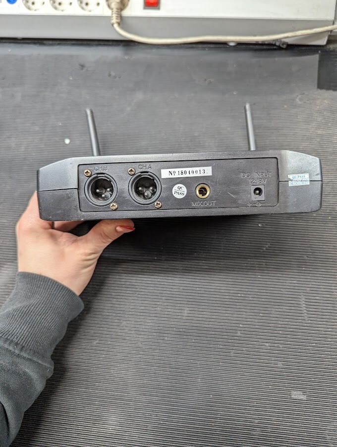 XTUGA GLXD24 Digital Wireless Microphone Receiver - Used Working