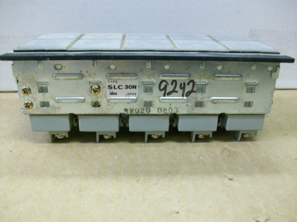 IDEC SLC 30N 10 LIGHT BAR DC24V
