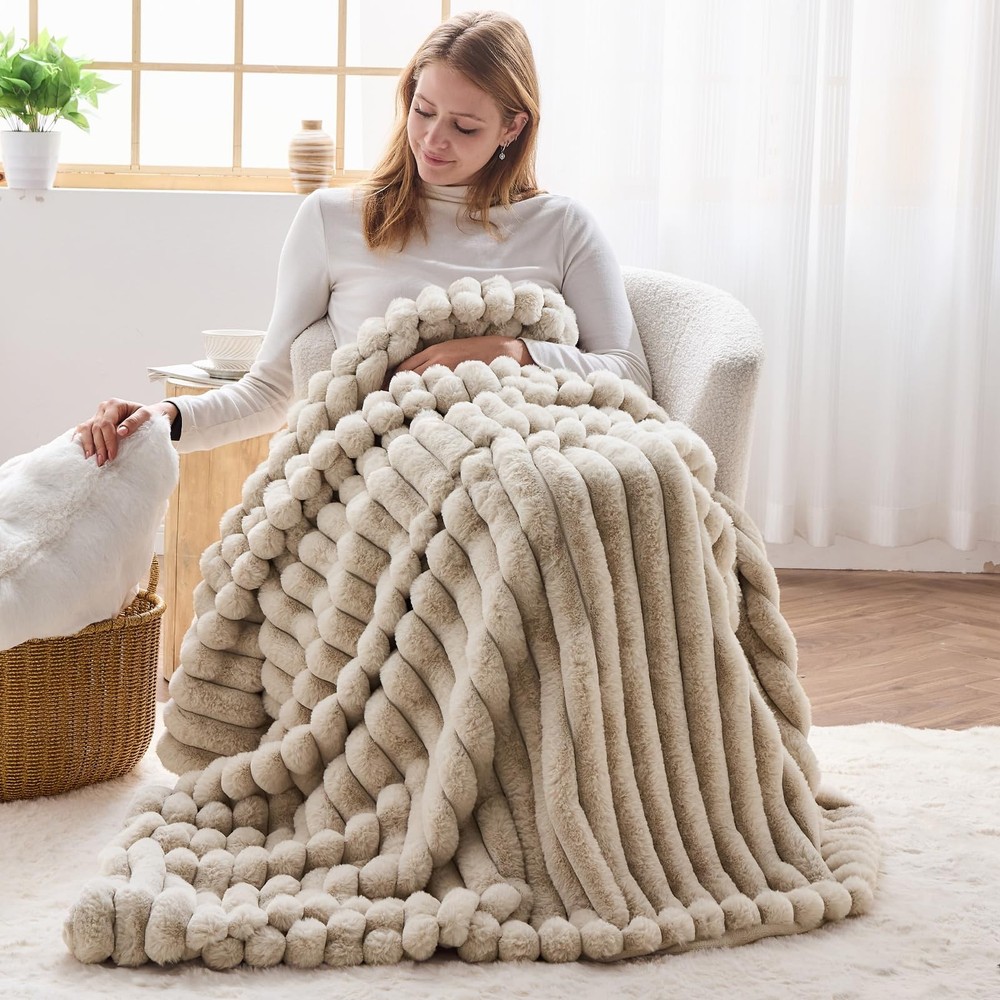 Faux Fur Throw Blanket Linen 3D Ribbed Plush Thick Warm Blanket for Couch Sof...