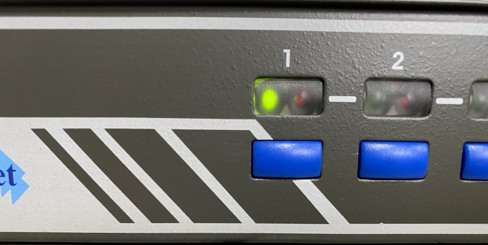 TRENDnet 4-Port PS2 Rack Mount KVM Switch Model: TK-401R