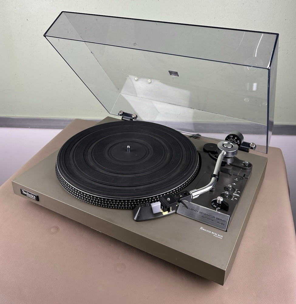 TECHNICS SL-23 TURNTABLE