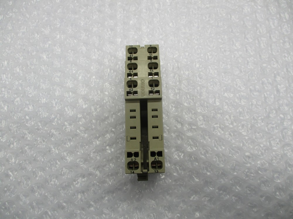 OMRON PYF08S RELAY BASE NSNP