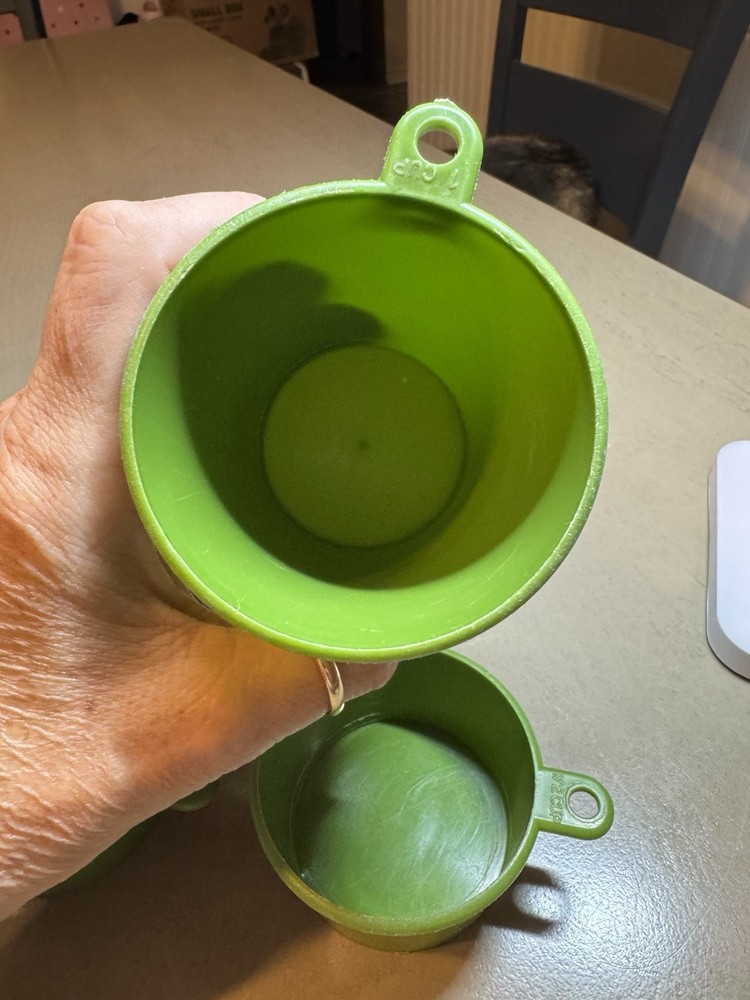 Vintage AVOCADO GREEN Kitchen Measuring Nested Cups