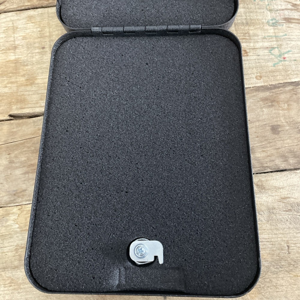 Gettysburg Personal Portable Security Safe Gun Lock Box with Key