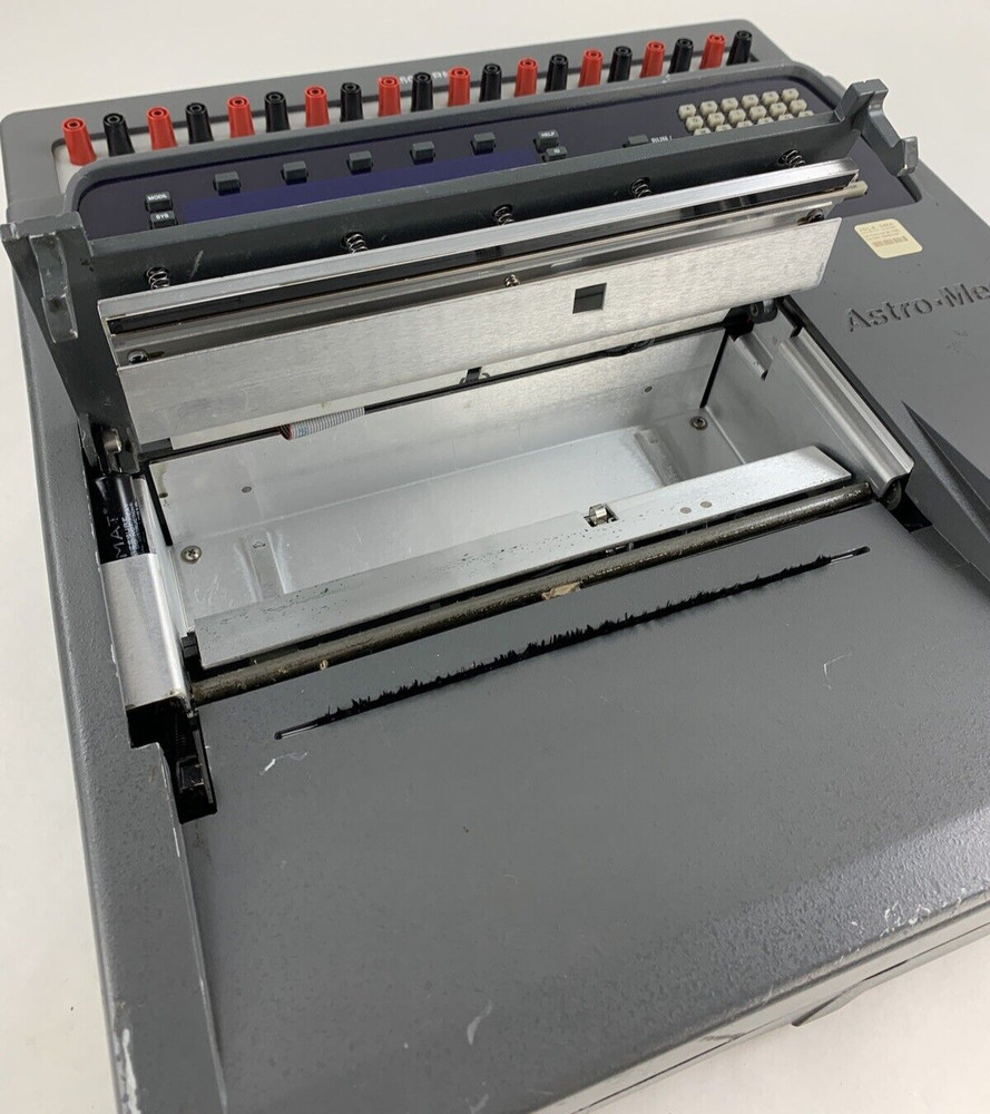 Astro-Med Dash 10 250v RMS Data Logger Powers On