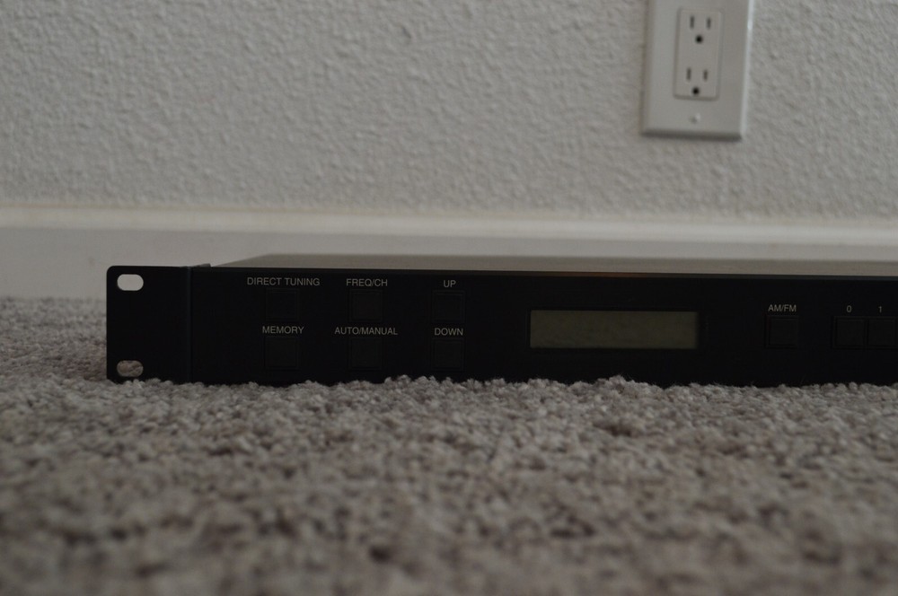 TOA Electronics - DT-930 - AM/FM STEREO TUNER 