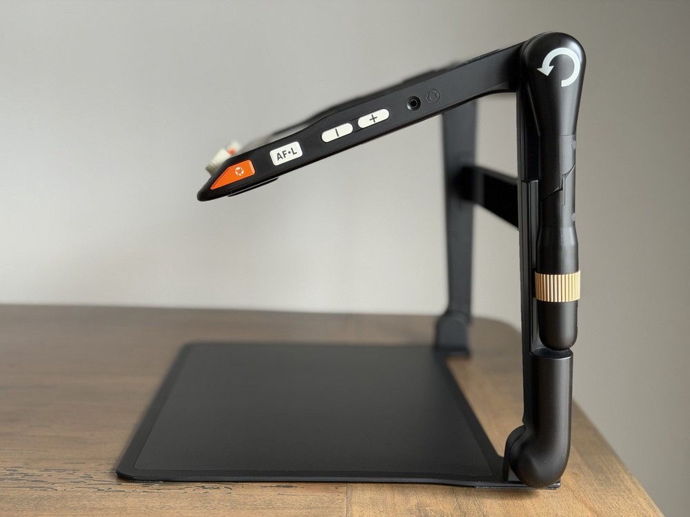 CloverBook Pro Portable Video Magnifier