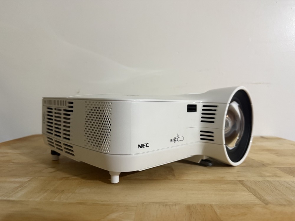 NEC NP610S Short Throw 3LCD Projector w/ Remote, Case, Power Cable & Adapters
